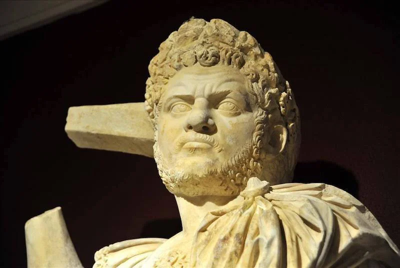 Roma imparatoru Caracalla, bir komplo sonucu öldürüldü....