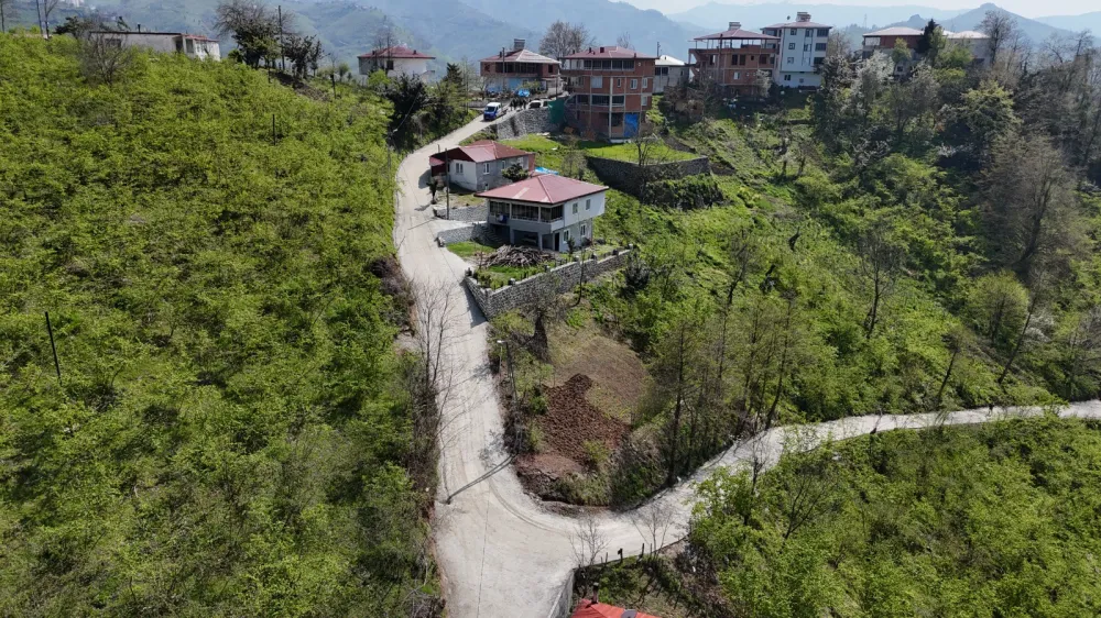 KARAVELİOĞLU SOKAK BETONLA KAPLANDI