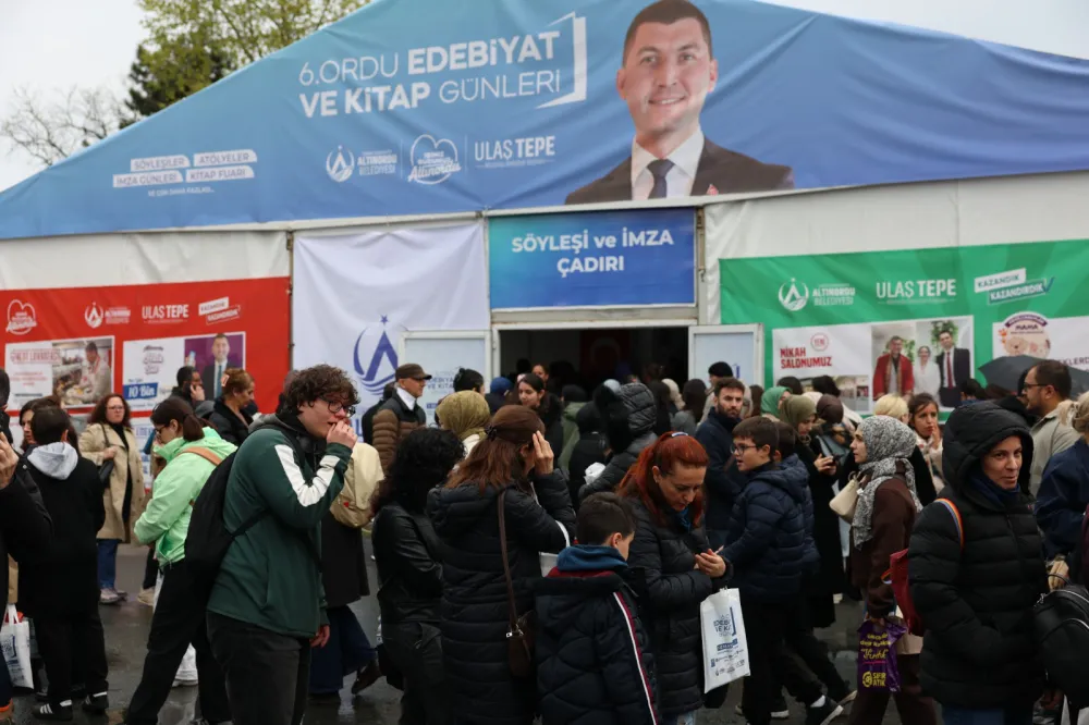 6’NCI EDEBİYAT VE KİTAP GÜNLERİNDE AHMET ÜMİT’TEN REKOR İMZA