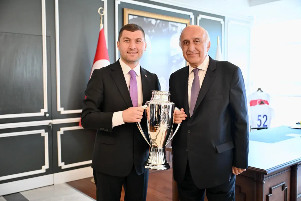 ŞAMPİYONDAN BAŞKAN TEPE’YE ZİYARET