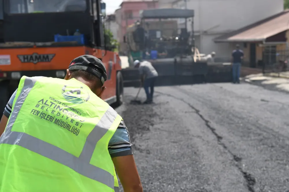 KARŞIYAKA’DA 4 SOKAK DAHA SICAK ASFALTLA BULUŞTU