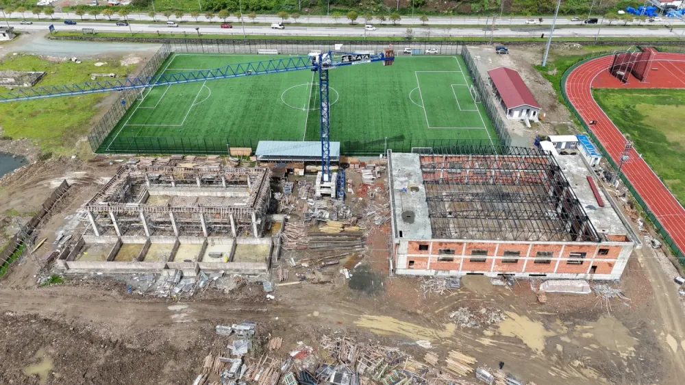 ESKİPAZAR SPOR KOMPLEKSİNDE ÇALIŞMALAR TAM GAZ