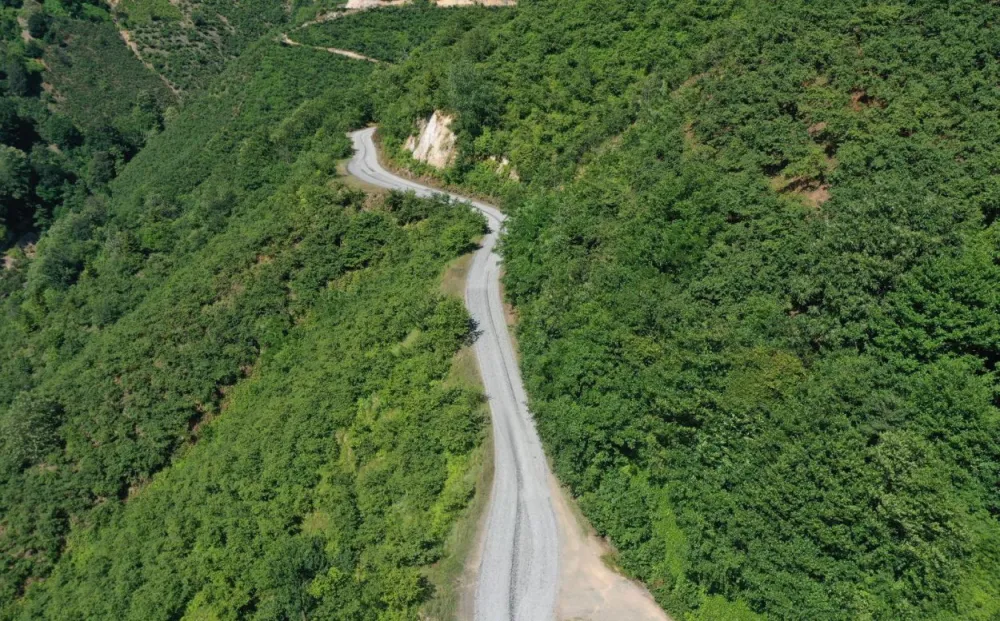 ALTINORDU’DA İKİ MAHALLEYE ULAŞIM SAĞLAYAN YOL ASFALTLANIYOR