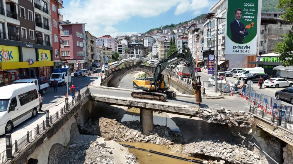 BÜLBÜL DERESİ ÜZERİNDE BULUNAN KÖPRÜ YIKILIYOR