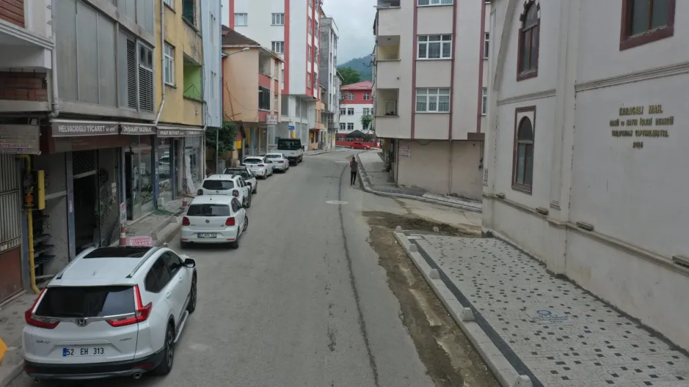 KUMRU KARACALI MAHALLESİ’NDE KALDIRIM ÇALIŞMASI