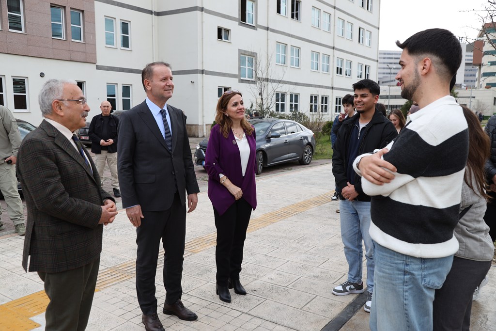 Rektör Baş ve Başkan Güler, Güzel Sanatlar ile Fen Edebiyat Fakültelerini Ziyaret Etti