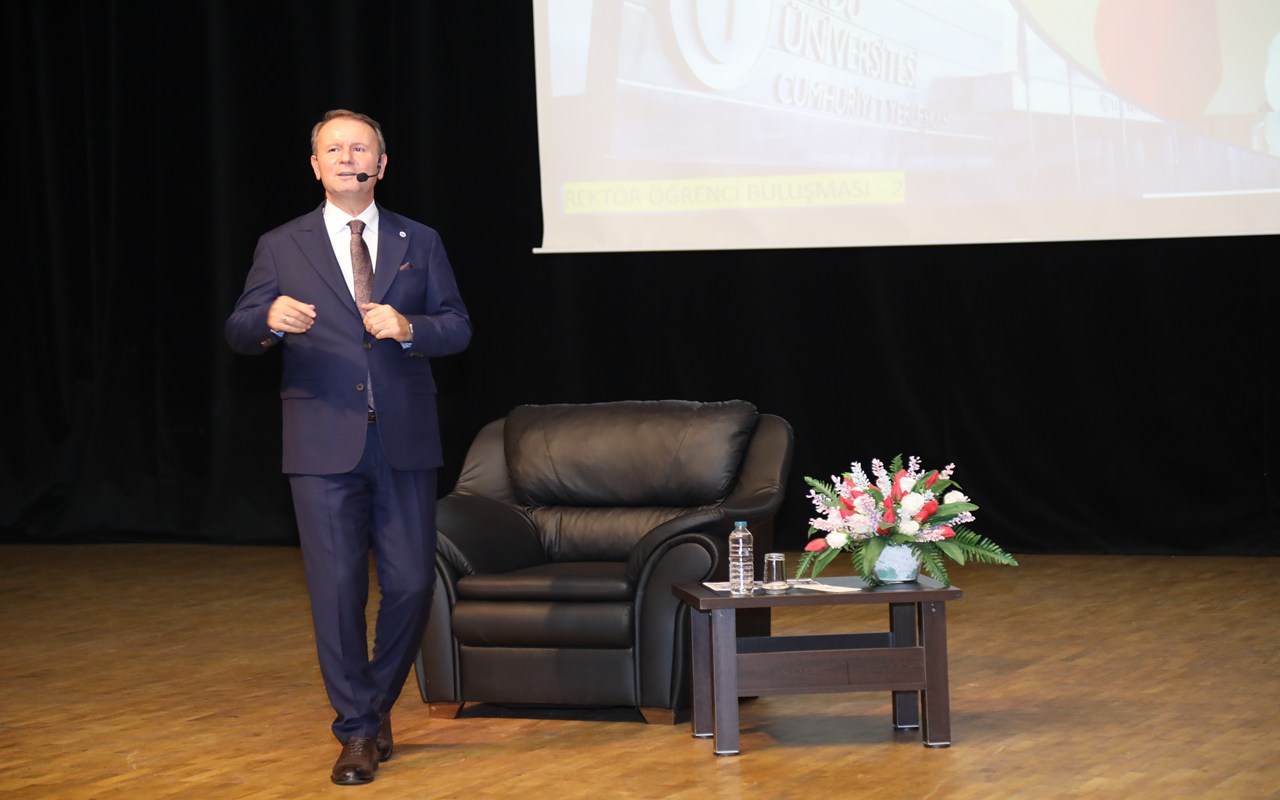 Rektör Baş, “Rektör-Öğrenci Buluşması”nda Öğrencilerle Bir Araya Geldi