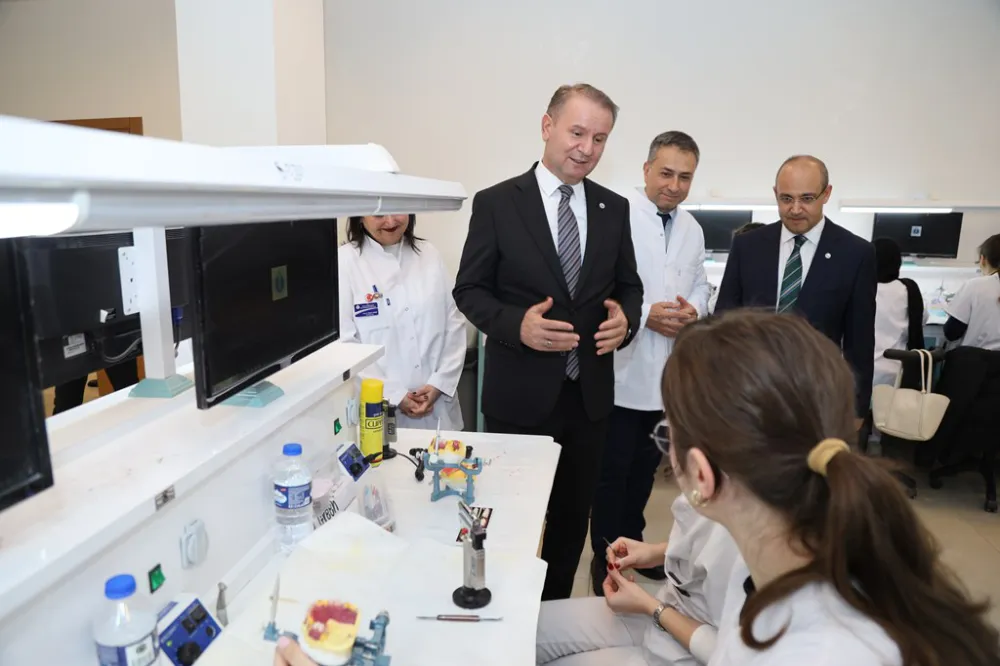 Rektör Baş, Diş Hekimliği Fakültesinde İncelemelerde Bulundu