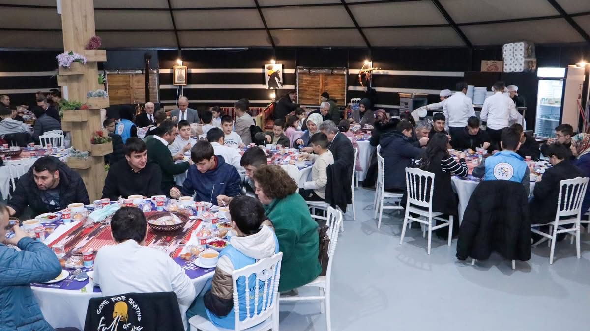 Vali Erol, Devletimizin Koruması ve Bakımı Altındaki Çocuklarla İftar Yaptı