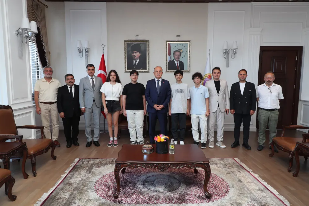 Vali Erol, LGS’de Tam Puan Alan Öğrencileri Tebrik Etti