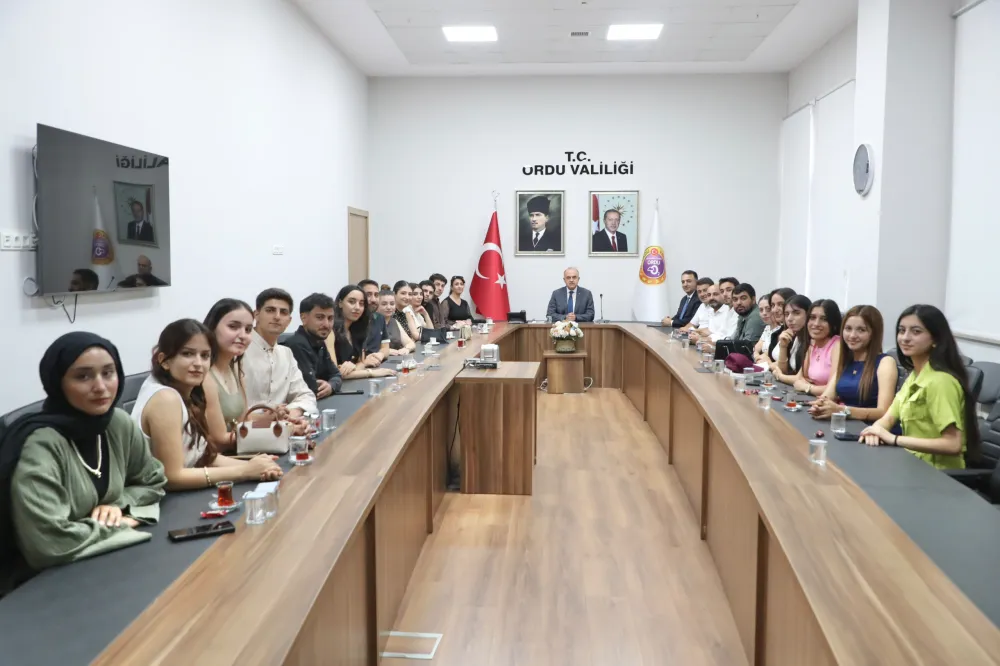 Mardinli Öğrenciler Vali Erol'u Ziyaret Etti
